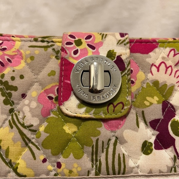 Vera Bradley Large Shoulder Tote in “Make Me Blush”with Matching Wallet - Picture 4 of 6